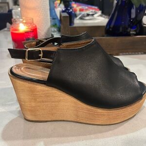 Refresh Black and Tan Leather Wedges